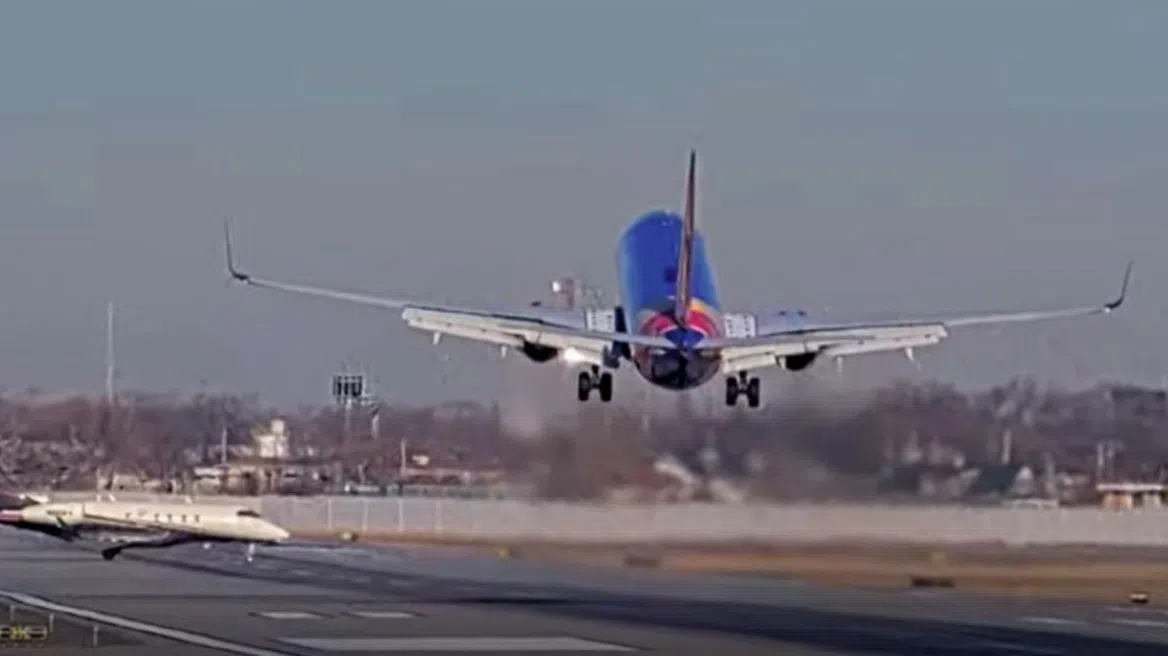 Τι τρέχει με τα αεροδρόμια των ΗΠΑ; Παρ’ ολίγον νέα αεροπορική τραγωδία – Το συγκλονιστικό βίντεο