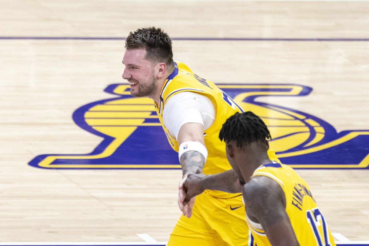 Όταν λείπει ο Γιόκιτς: Οι Λέικερς επικράτησαν με 30άρα του Ντόντσιτς, σε ένα ματς που Γιόκιτς – Μάρεϊ ήταν απόντες.