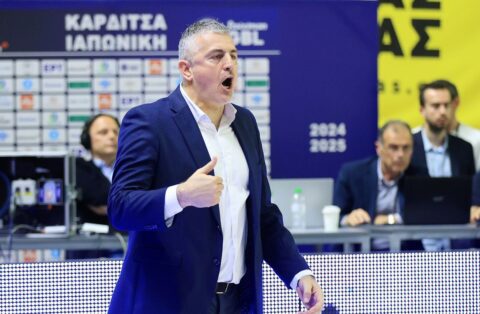 Ο Νίκος Βετούλας απένειμε τα εύσημα στους παίκτες του για τη νίκη του Άρη επί της Καρδίτσας
