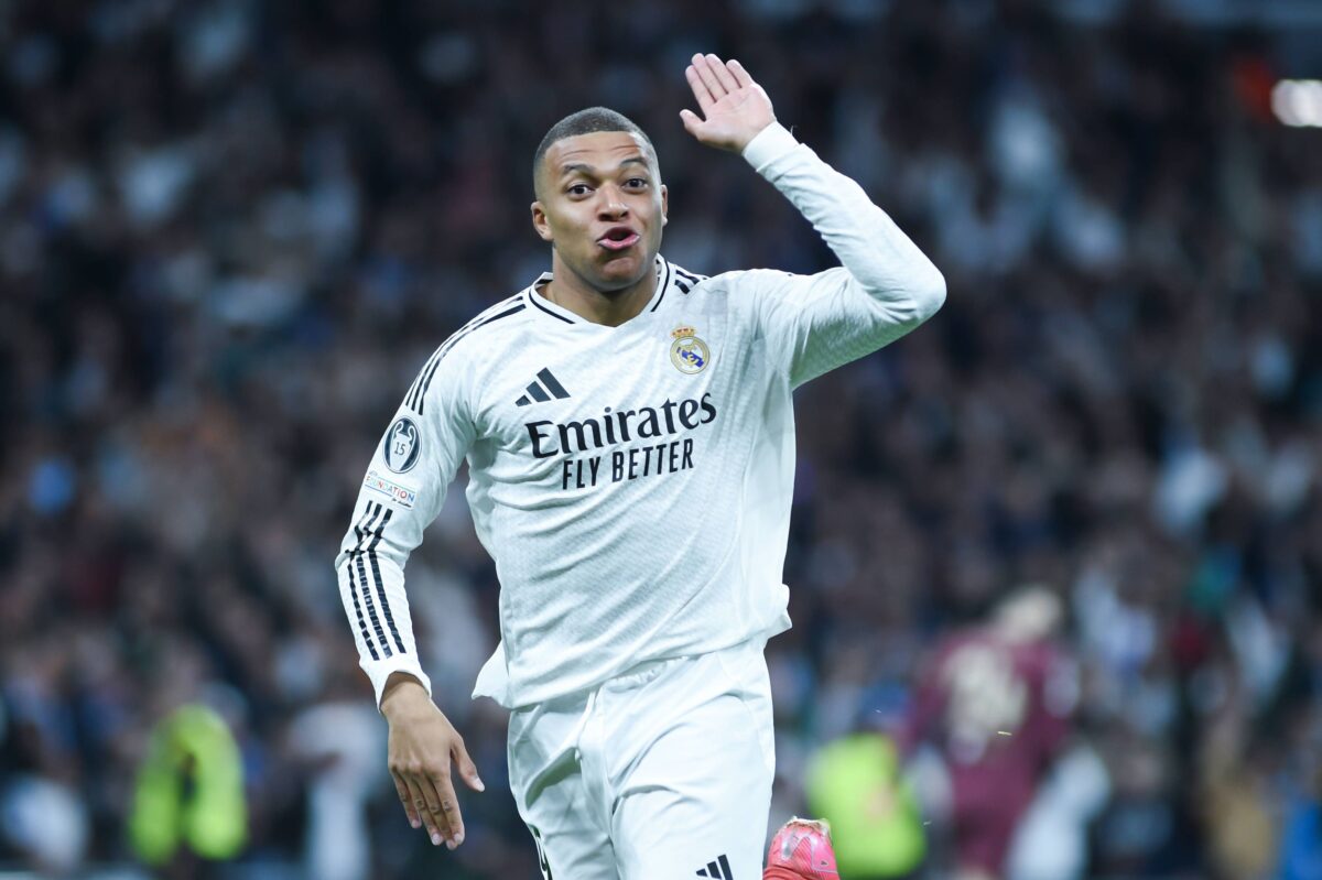 Ο Κιλιάν Εμπαπέ πανηγυρίζει με τη Ρεάλ