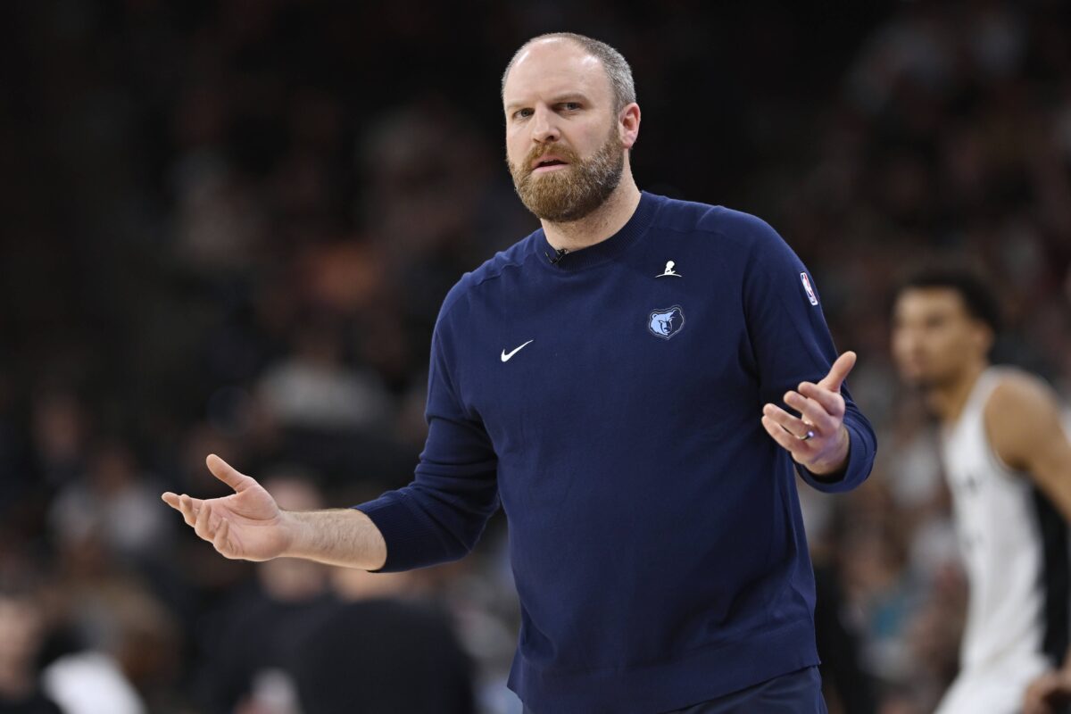 Από το… πουθενά, απόλυση για τον προπονητή των Γκρίζλις – Συνεχίζει με τον Ίσαλο στον πάγκο το Μέμφις