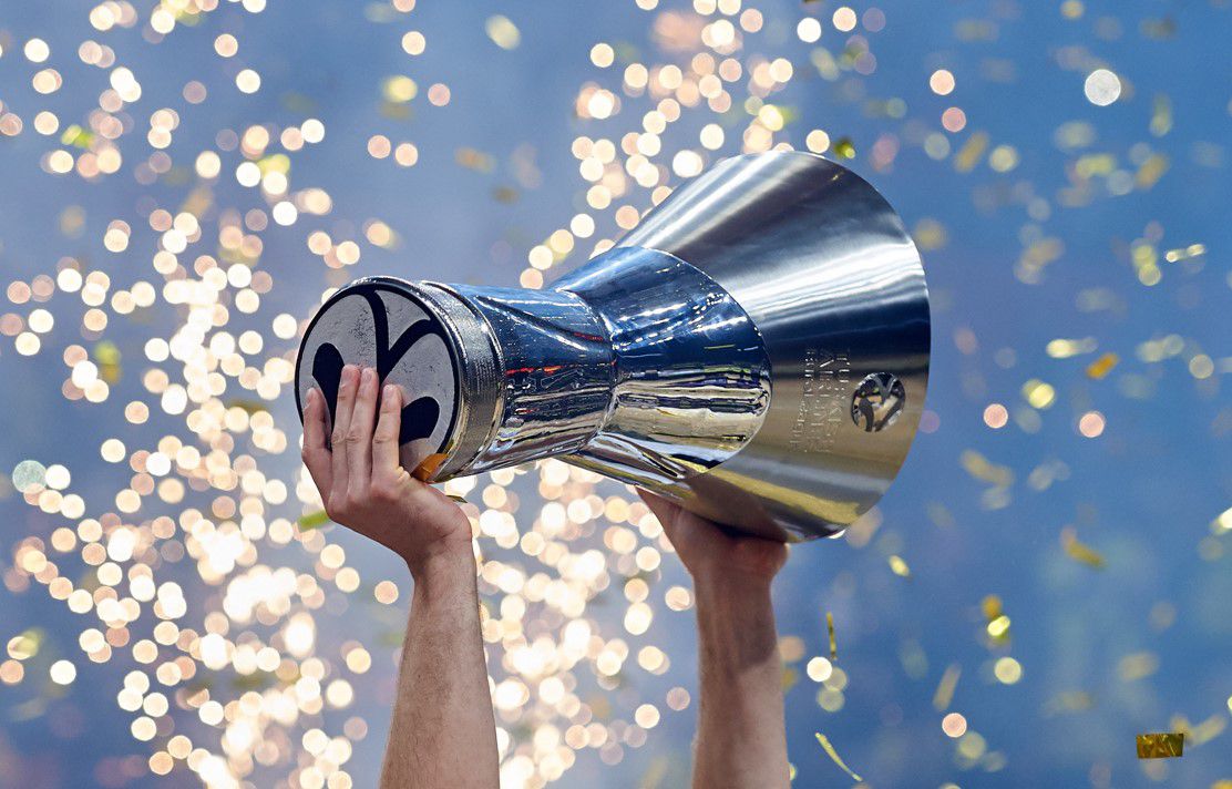 Φωτογραφήθηκαν με την κούπα της Euroleague οι αρχηγοί των ομάδων (vid)