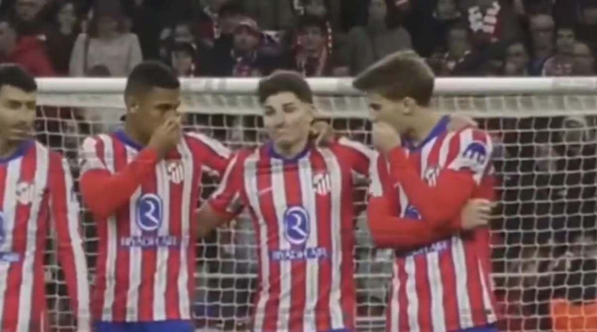 Ο Χουλιάν Άλβαρες με τους συμπαίκτες του στην Ατλέτικο Μαδρίτης