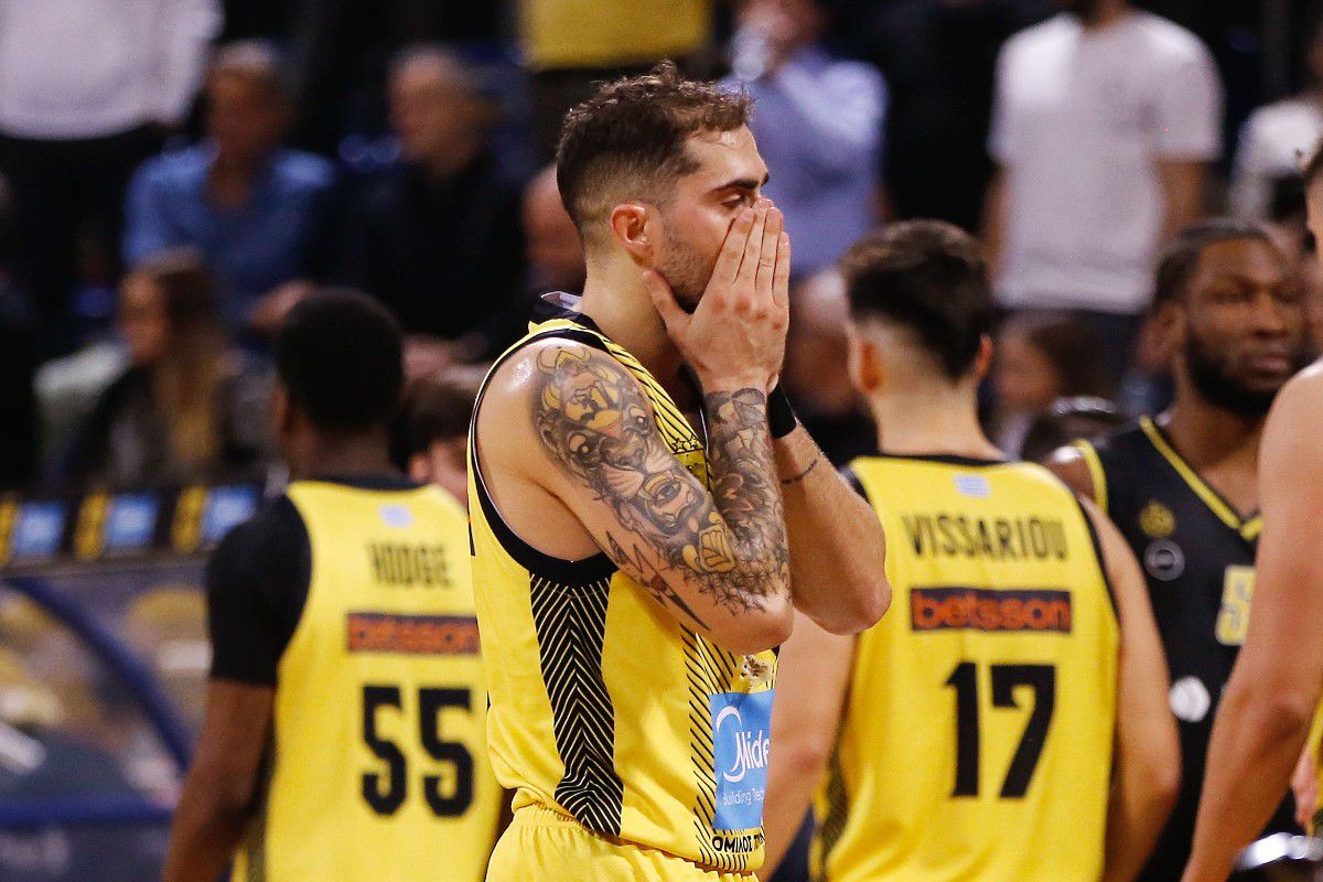 Ο Βασίλης Τολιόπουλος με τη φανέλα του Άρη