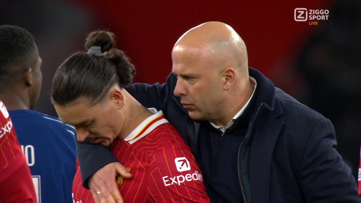 Ο Ντάργουιν Νούνιες με τον Άρνε Σλοτ