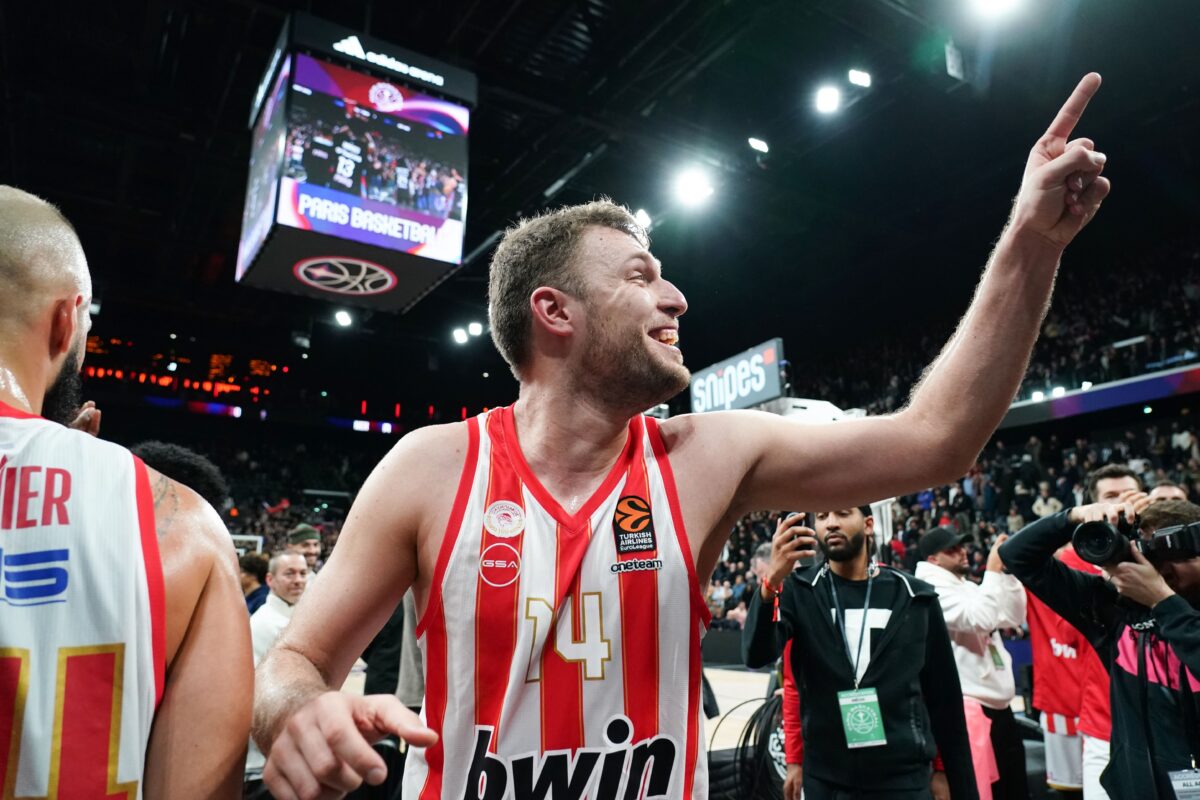 Ο κόσμος απεφάνθη: MVP του μήνα για δεύτερη σερί φορά ο Σάσα Βεζένκοφ