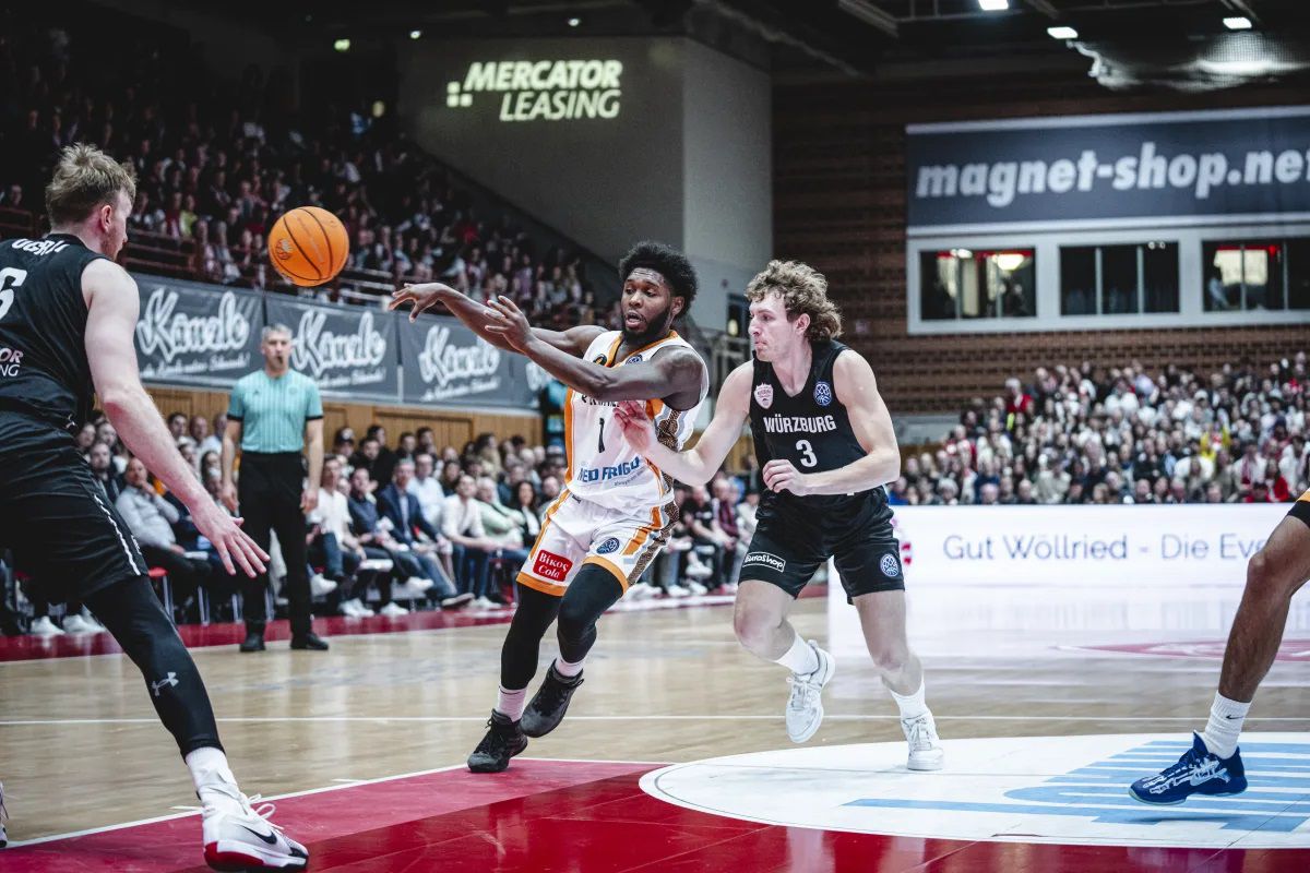 Ποιον παίκτη του Ολυμπιακού ξεπέρασε με τους 54 πόντους ο Γουόκερ – Το βίντεο της επικής εμφάνισης (vid)