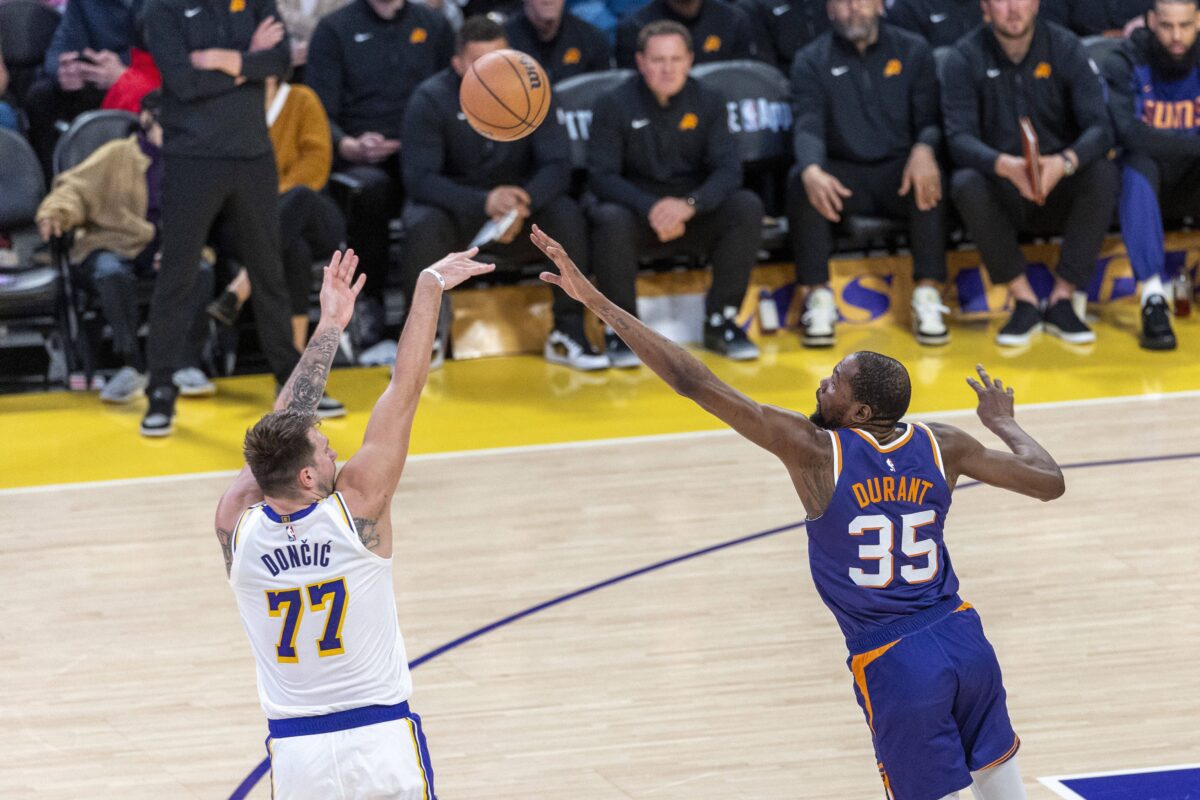 Οι Σανς υποκλίθηκαν στο μεγαλείο του Ντόντσιτς – Ο Έντουαρντς ντύθηκε… Τζόρνταν και ηγήθηκε των Τίμπεργουλβς (vids)