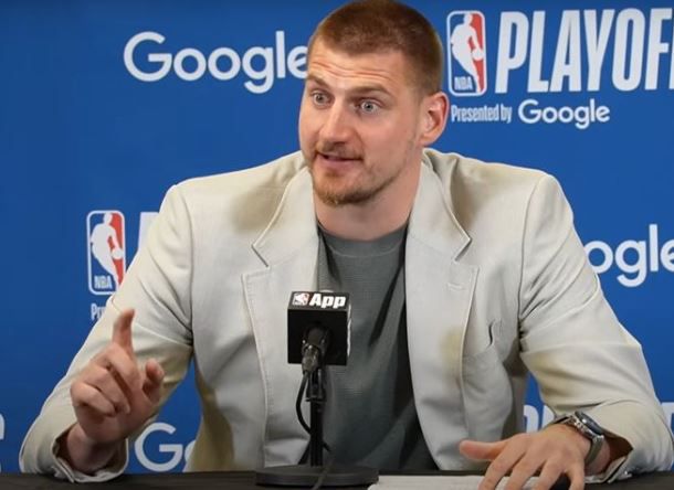 Ο Γιόκιτς μίλησε στα σερβικά και «πείραξε» τους Αμερικανούς που δεν τον κατάλαβαν (vid)