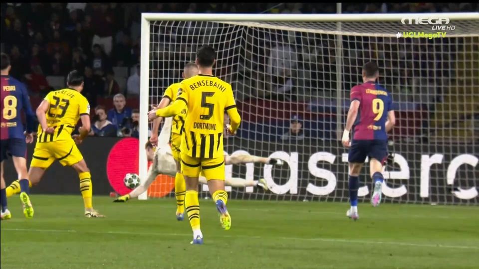 Mπαρτσελόνα – Ντόρτμουντ: Στο δεξί δοκάρι του Κόμπελ το δυνατό σουτ του Φιρμίν