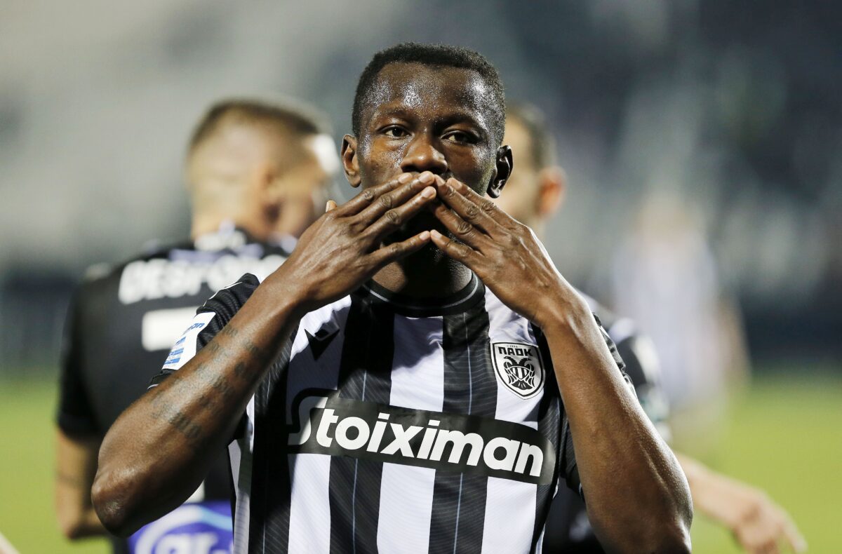 Ο Μαντί Καμαρά πανηγυρίζει με τον ΠΑΟΚ