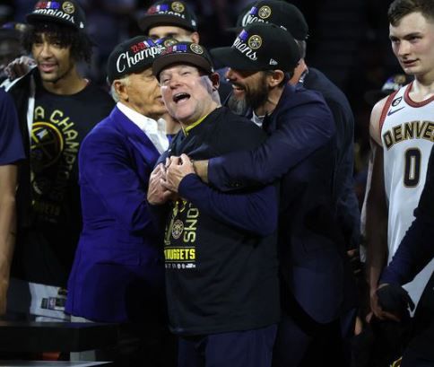 Ο αντιπρόεδρος των Νάγκετς ζήτησε συγγνώμη από τον Μαλόουν για την απόλυσή του: «Δεν το άξιζε, συγγνώμη…» (vid)