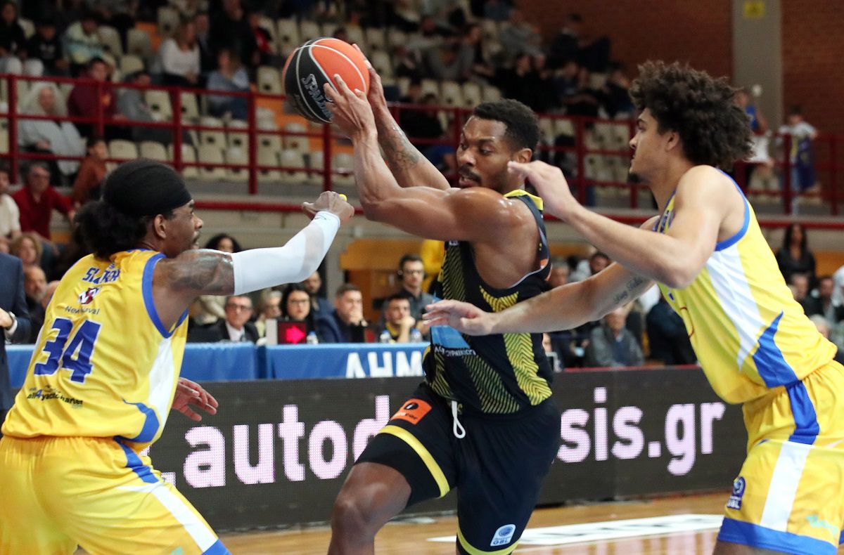 Ο Σακούρ Τζούστον ήταν από τους πρωταγωνιστές της νίκης του Άρη επί του Λαυρίου