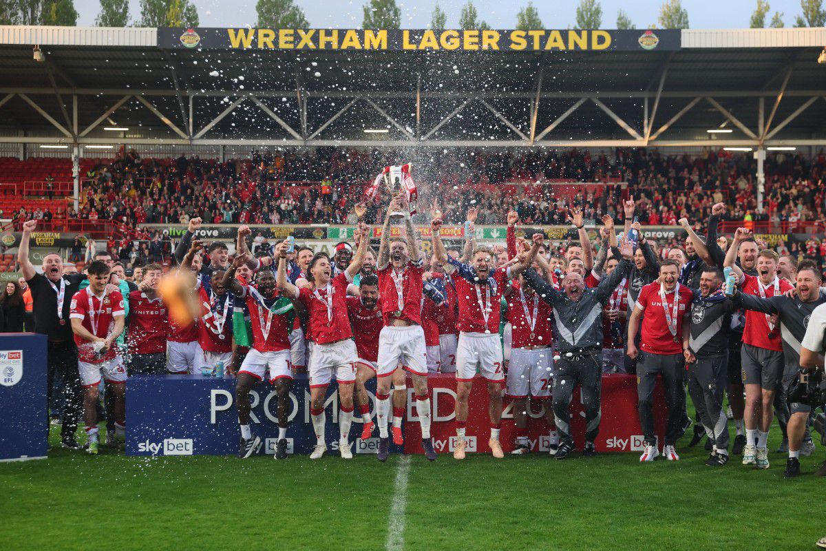 Συνεχίζει να γράφει ιστορία στην Αγγλία η… χολιγουντιανή Ρέξαμ που ανέβηκε στην Τσάμπιονσιπ