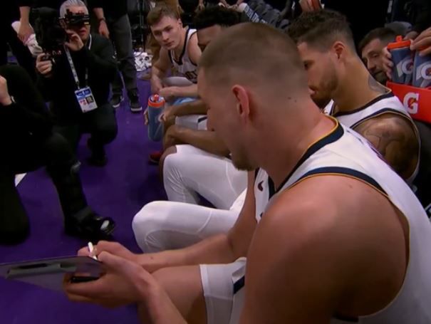 Ο Μαλόουν έφυγε, ο Γιόκιτς ανέλαβε: Ο Nίκολα πήρε το πινακάκι και έγινε viral (vid)