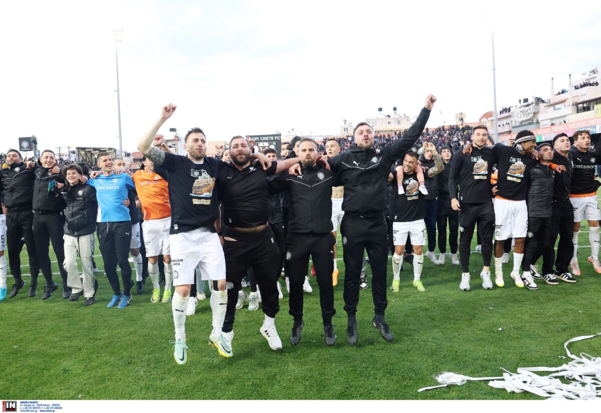 Επικά μπλουζάκια των παικτών του ΟΦΗ για την πρόκριση στον τελικό – Απόβαση με την τριήρη (pics)