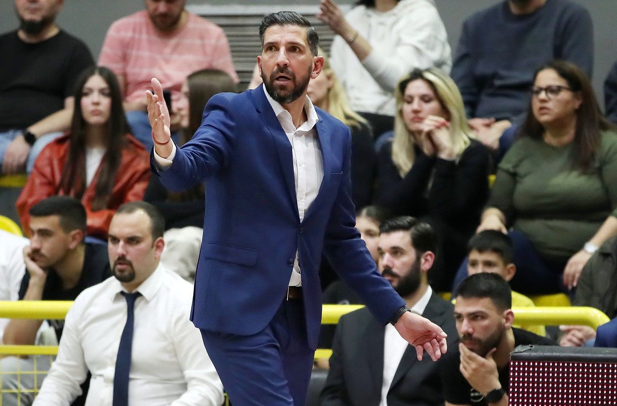 Ο Μάριος Μπατής απένειμε τα εύσημα στους παίκτες του για τη νίκη επί του Λαυρίου