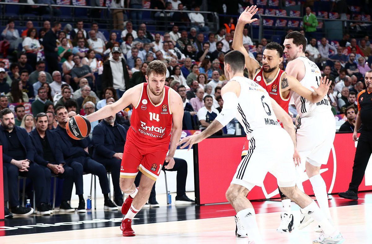 Ο Σάσα Βεζένκοφ ήταν μακράν ο κορυφαίος παίκτης του Ολυμπιακού επί της Ρεάλ