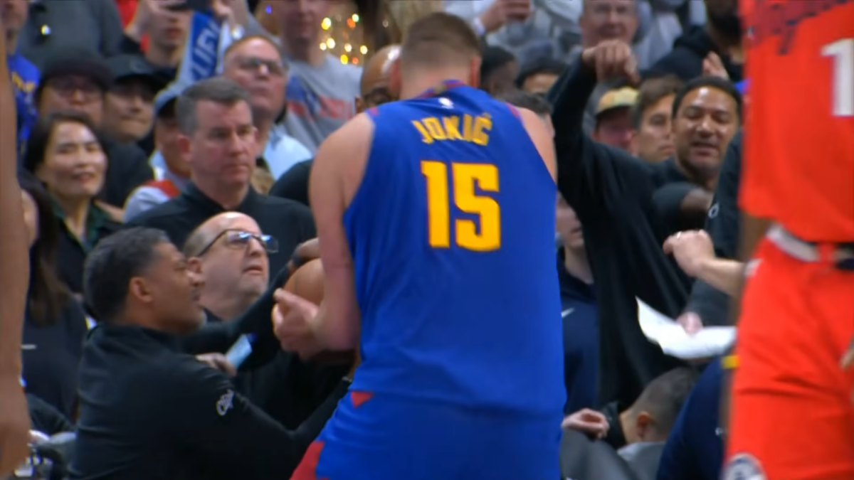 Ο Γιόκιτς πάλεψε για μία κατοχή με τον… βοηθό προπονητή των Κλίπερς – Το καυστικό σχόλιο του Σέρβου σταρ (vid)