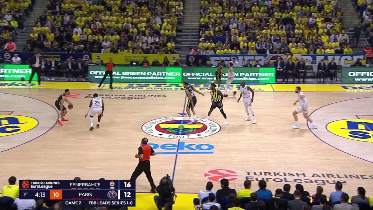 Φενέρ – Παρί 89-72: Οι 16 πόντοι του Χέιζ-Ντέιβις στην αναμέτρηση