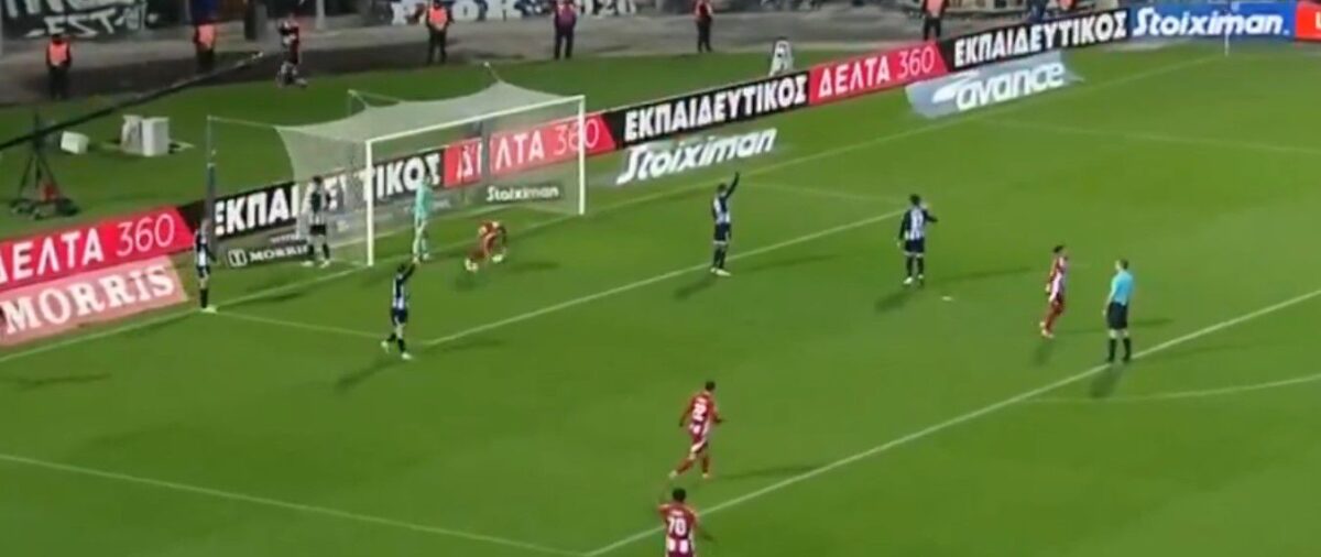 Απίθανο αυτογκόλ του Μιχαηλίδη, μείωσε σε 2-1 ο Ολυμπιακός (vid)