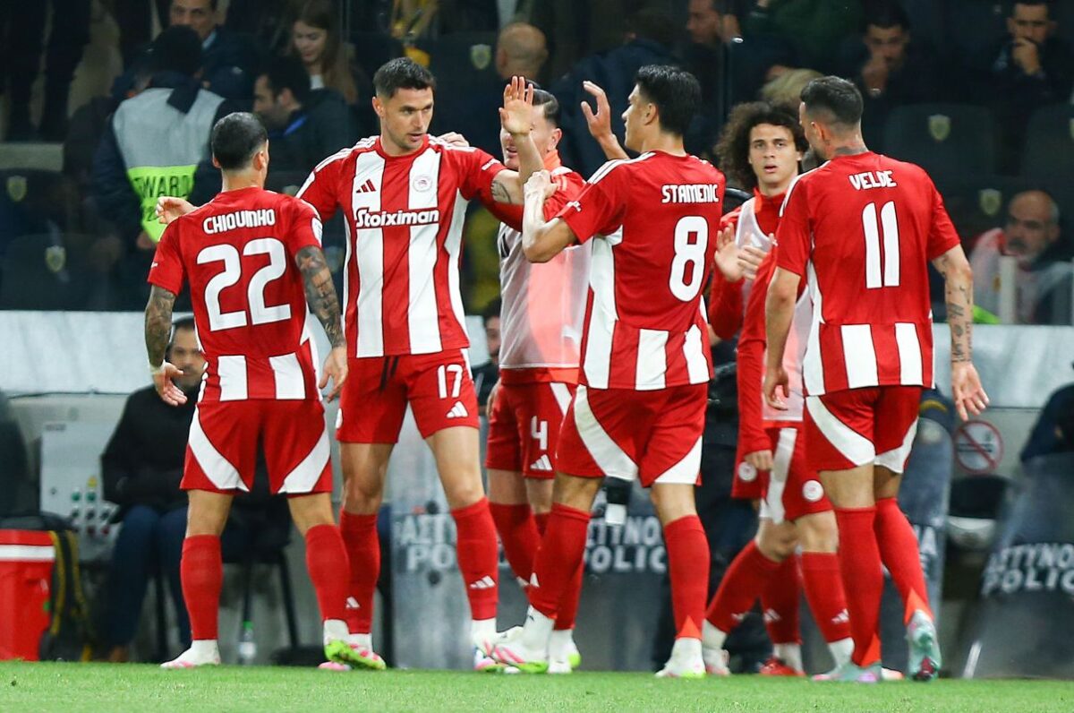 «Ερυθρόλευκη» επίδειξη σε ένα γήπεδο που… λατρεύει!