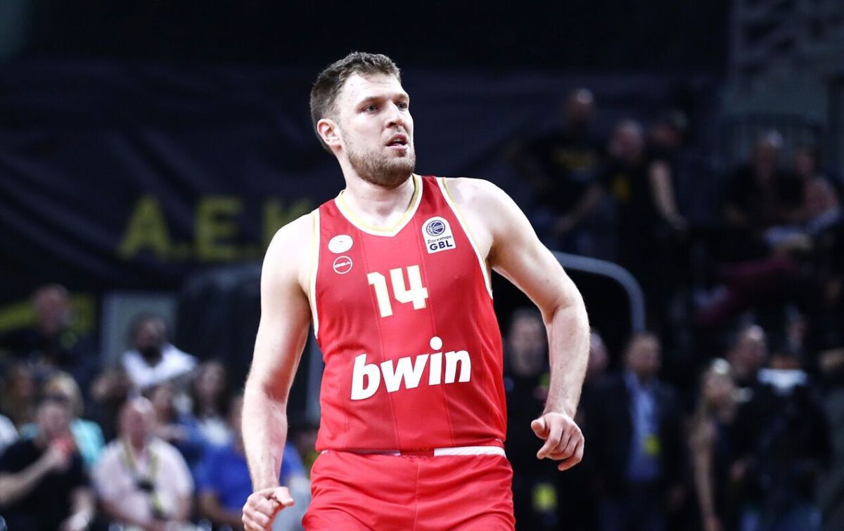 Βεζένκοφ: «Θα είναι ωραίος ένας τελικός Ολυμπιακός-Παναθηναϊκός στο Άμπου Ντάμπι – Αυτό πρέπει να κάνουμε για να πάρουμε το πρωτάθλημα»