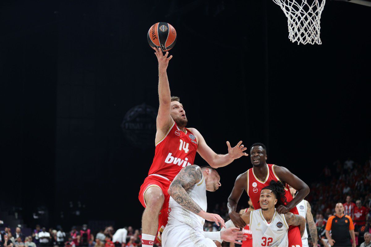 Για πρώτη φορά μονοψήφιος στην Ευρωλίγκα ο Βεζένκοφ!