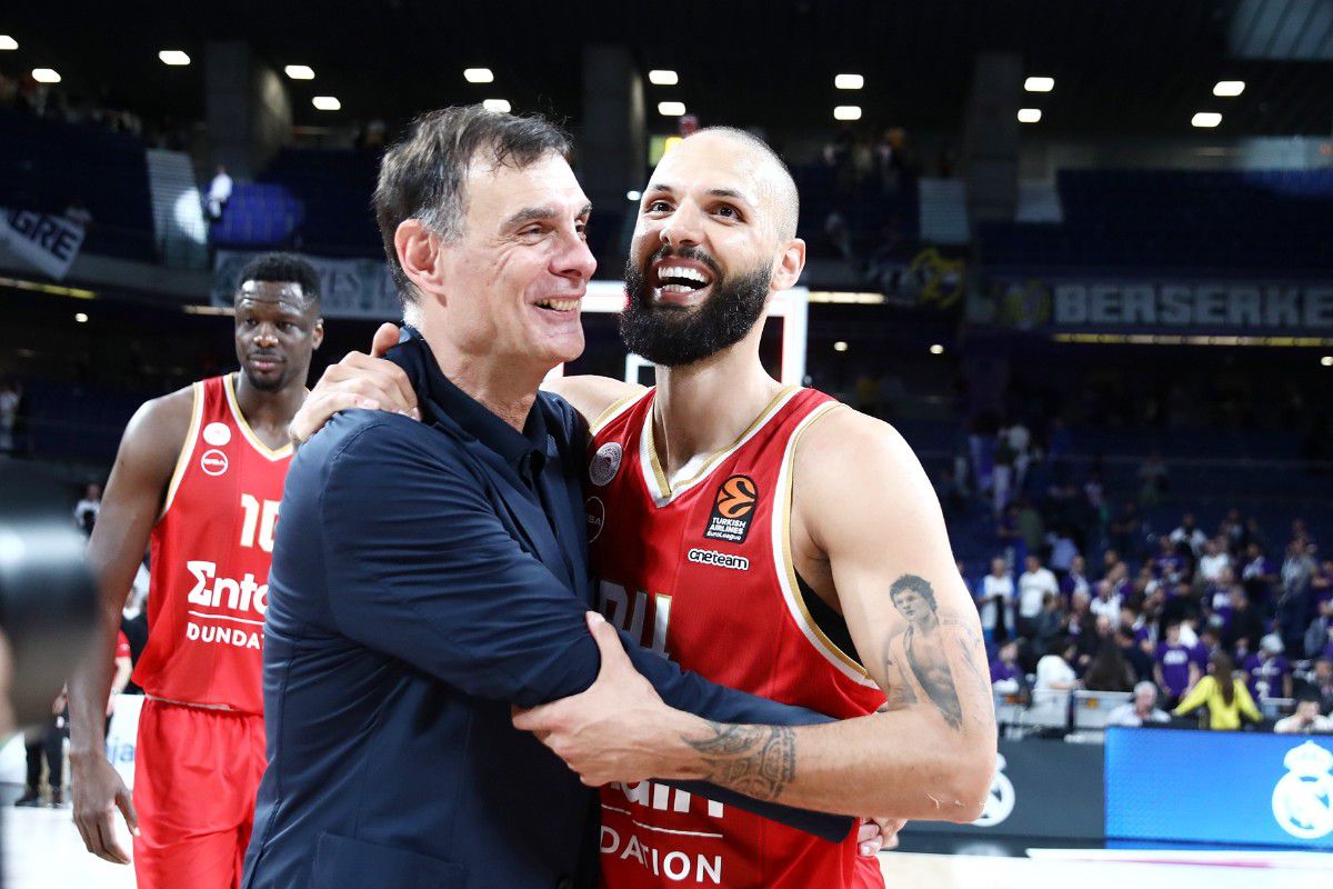 Φώναξε «Hala Olympiacos» και πάει στο Άμπου Ντάμπι με… ένα όνειρο τρελό