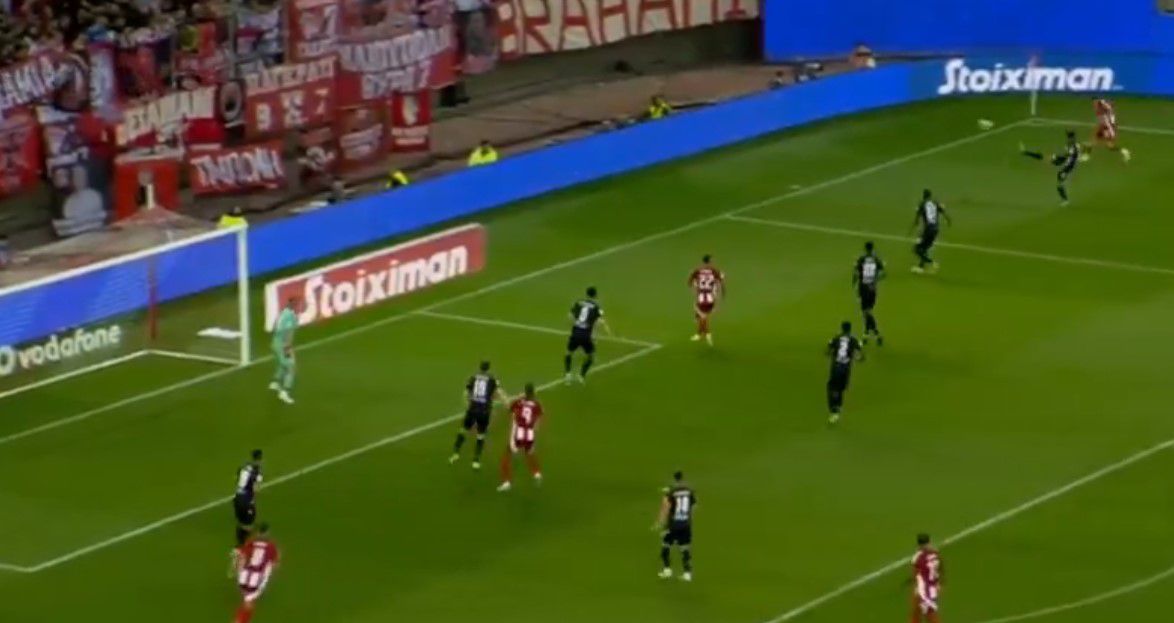 Ο Ελ Κααμπί με θαυμάσια κεφαλιά πέτυχε το 2-1 για τον Ολυμπιακό