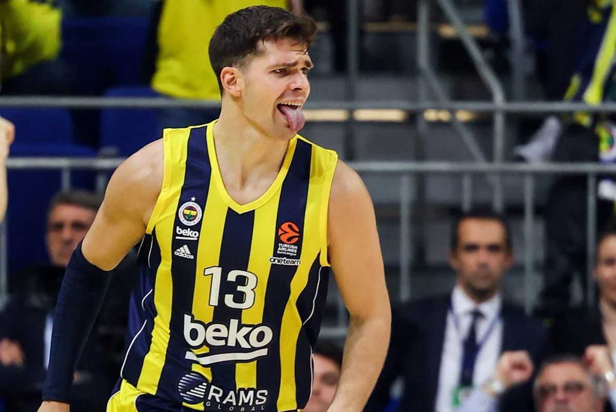 Ανησυχία στη Φενέρμπαχτσε: Τραυματισμός στο γόνατο για τον Μπιμπέροβιτς (vid)