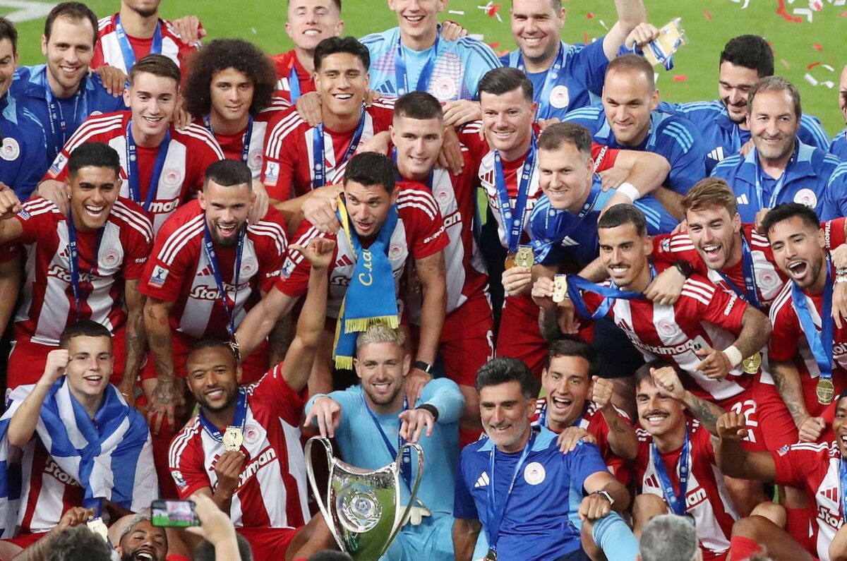 Ο Ερασιτέχνης Ολυμπιακός έδωσε συγχαρητήρια στην ποδοσφαιρική ομάδα για την κατάκτηση του Κυπέλλου