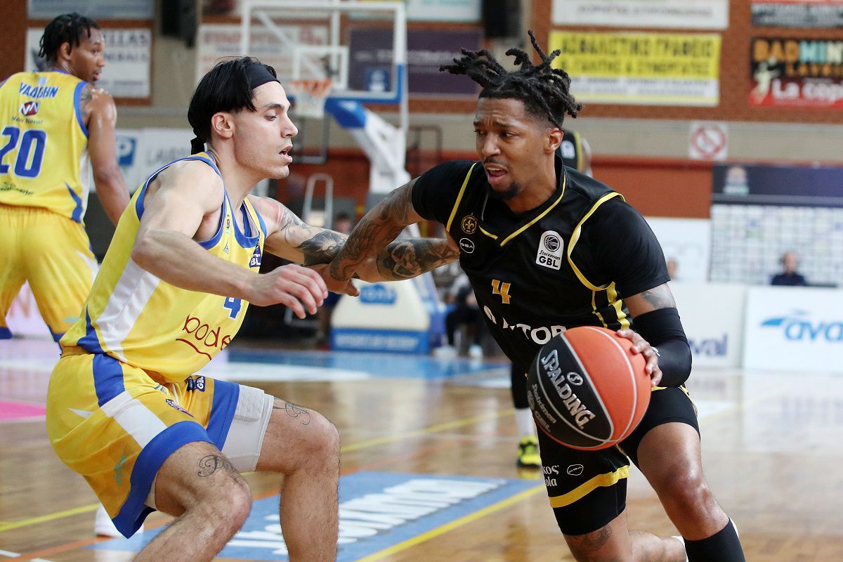 Ο Τζόρνταν Φλόιντ οδήγησε το Μαρούσι σε νίκης παραμονής απέναντι στο Λαύριο που υποβιβάστηκε