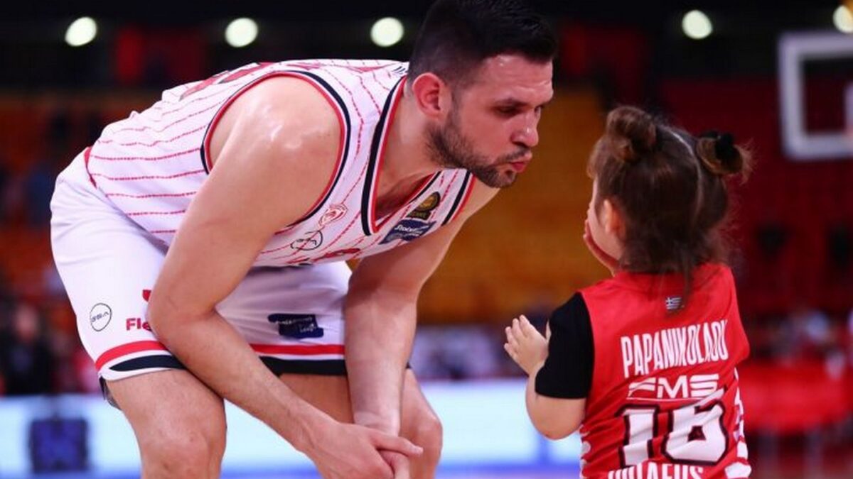 «Δώσε ένα φιλάκι στον μπαμπά»!