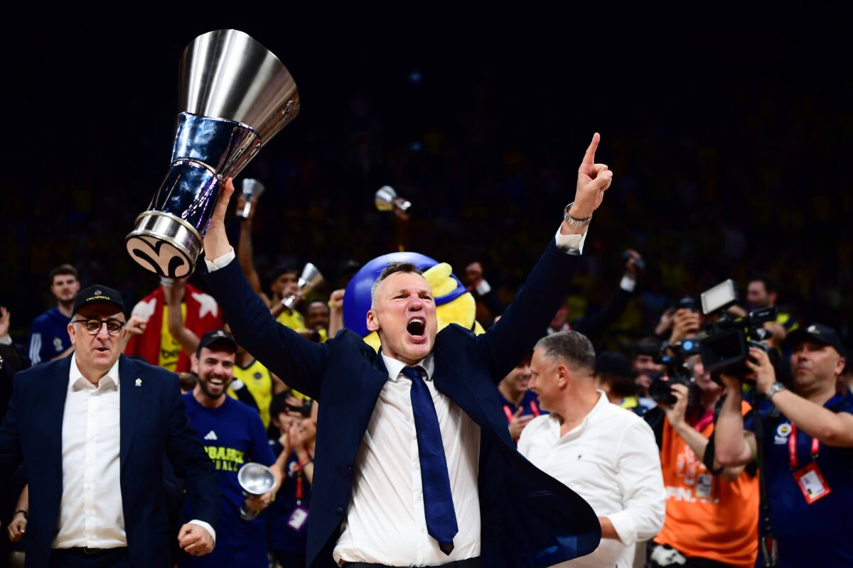 Επική ατάκα από τον πρόεδρο της Φενέρμπαχτσε: «Μετά τον Ομπράντοβιτς ήταν δύσκολο να επιστρέψουμε, με τον Σάρας όμως…»