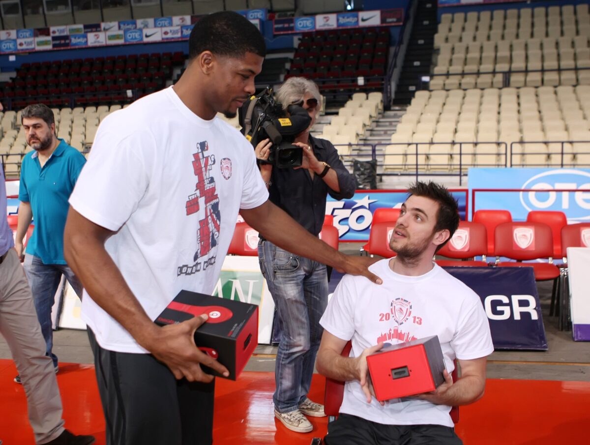 Χάινς σε Μάντζαρη για την άνοδο της Μυκόνου: «Ξέρω πως οι πανηγυρισμοί στο Cavo Paradiso θα είναι επικοί»