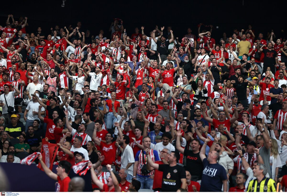 Οπαδοί του Ολυμπιακού κατά του Αταμάν