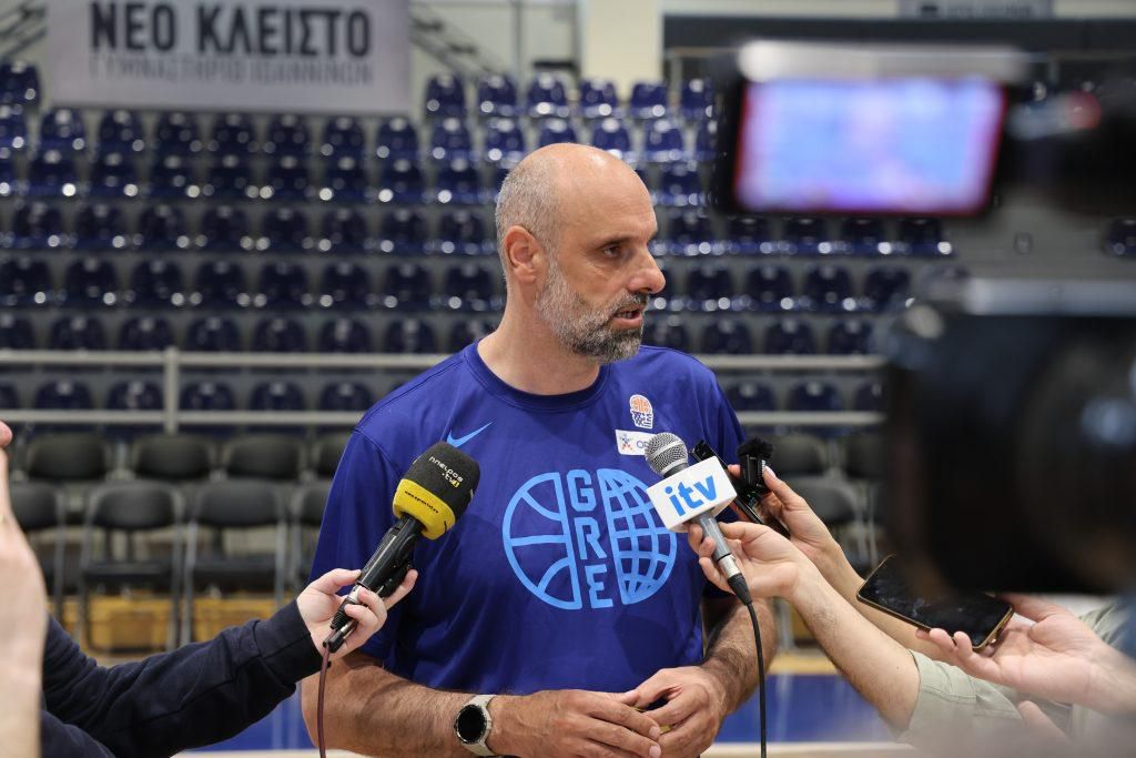 Ο ομοσπονδιακός προπονητής της Εθνικής Γυναικών Πέτρος Πρέκας