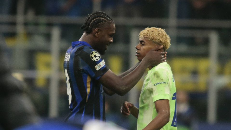 Η χειρονομία του Τουράμ στον Γιαμάλ που κάνει τον γύρο του κόσμου