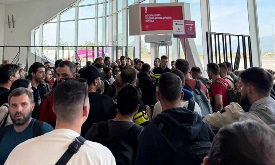 Μεγάλη ταλαιπωρία για 200 Έλληνες που επέστρεψαν από το Άμπου Ντάμπι, τους κατέβασαν στη Γεωργία!