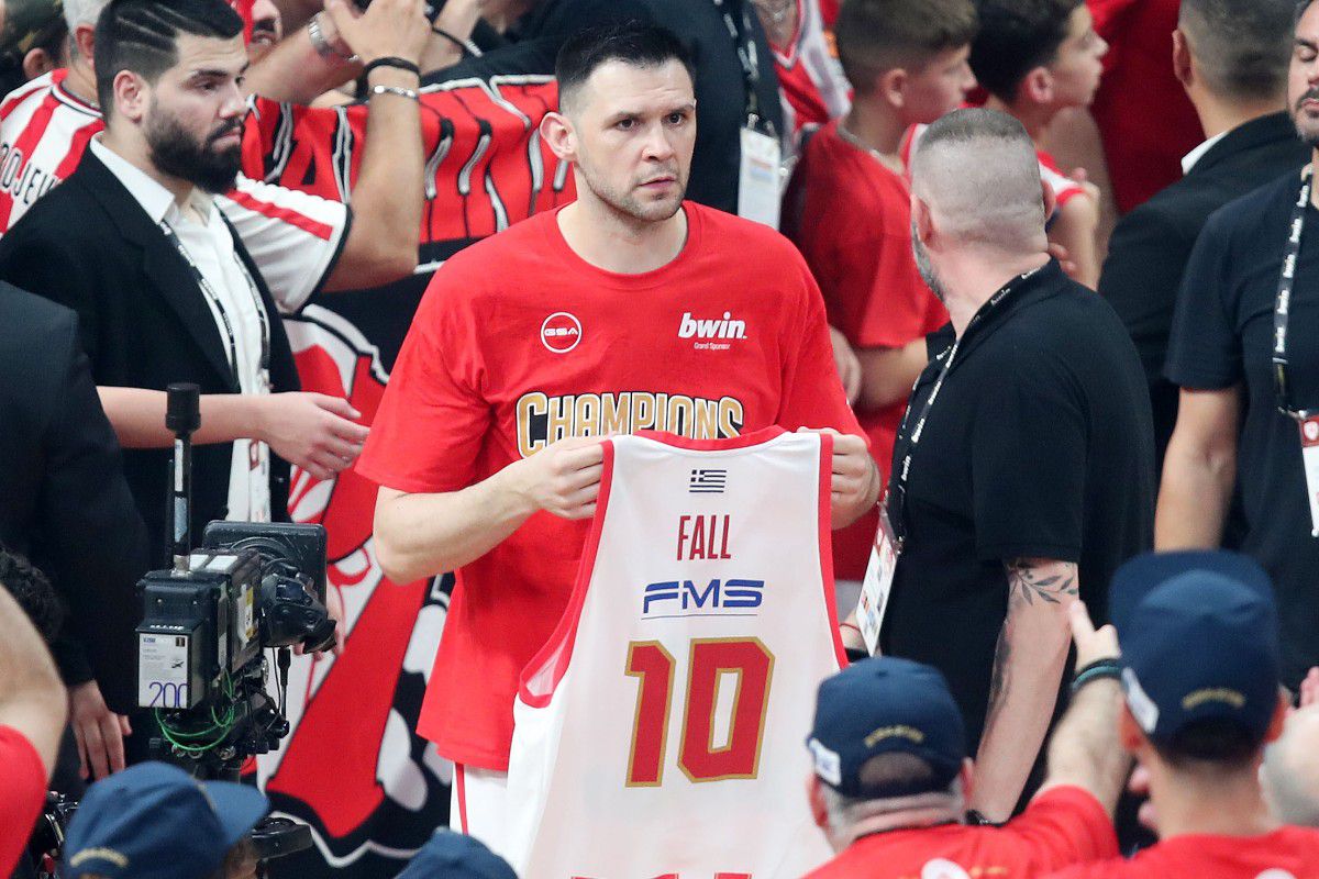 Η υπέροχη κίνηση των Παπανικολάου και Μιλουτίνοφ για τον Φαλ