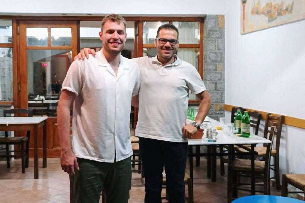 Ολυμπιακός: Ο Βεζένκοφ απολαμβάνει τις διακοπές του στην Κρήτη (pics)