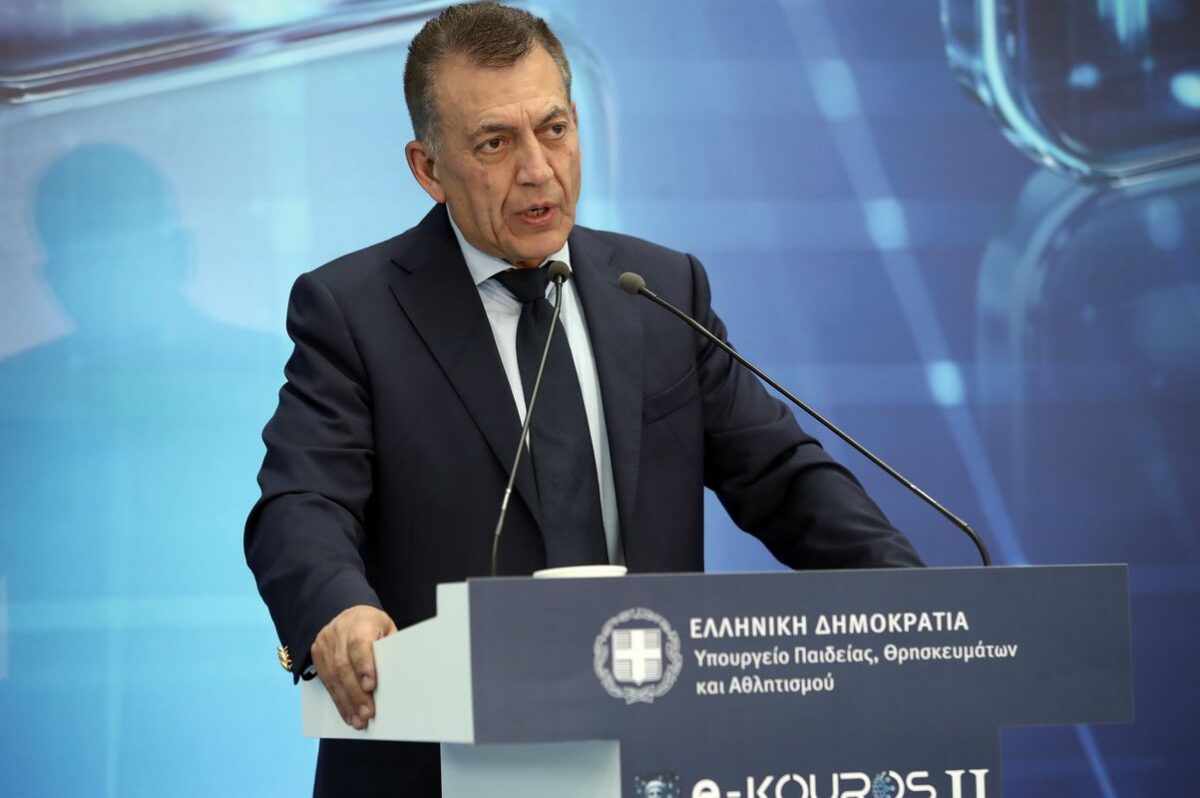 Βρούτσης: «Είτε έρχονται μαζί αύριο στις 15:00, είτε τέλος το πρωτάθλημα»