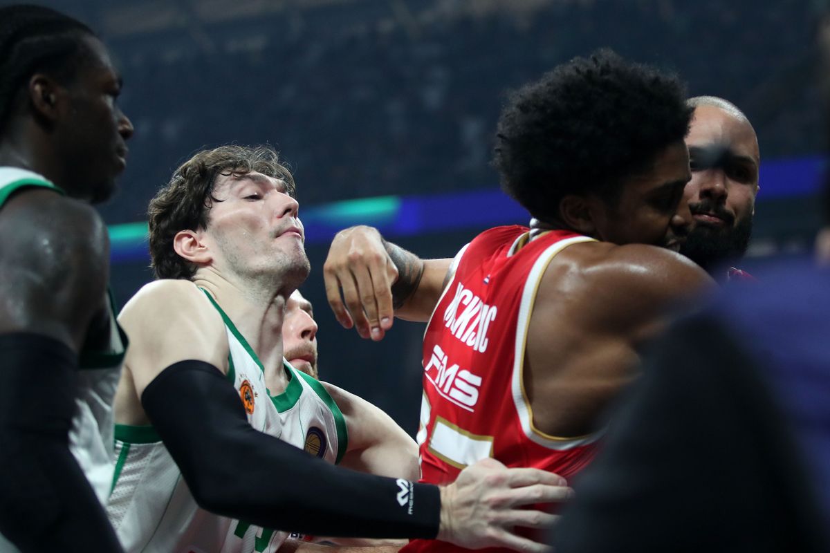 Παραλίγο σύρραξη στο ΟΑΚΑ: Το πολύ σκληρό φάουλ του Ναν στον Φουρνιέ, ο εκνευρισμός του Γάλλου και η ένταση με τα court seats (vid)