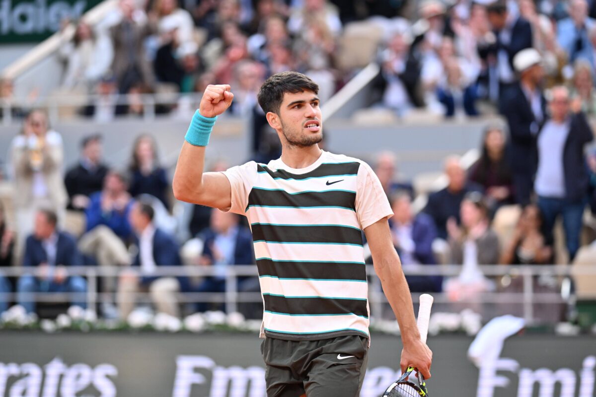 Θρίαμβος Αλκαράθ στο Roland Garros επί του Σίνερ μετά από επική μάχη 5,5 ωρών!