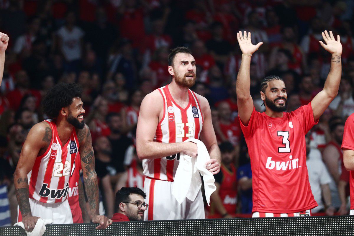 Η «ερυθρόλευκη» παρακάμερα απο τον 4ο τελικό και τη νίκη του Ολυμπιακού επί του Παναθηναϊκού (vid)