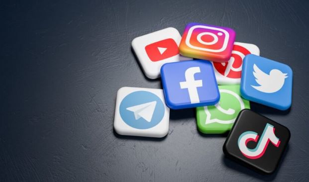 Social Media, ένας «καθρέφτης» βουτηγμένος στα…!!!!