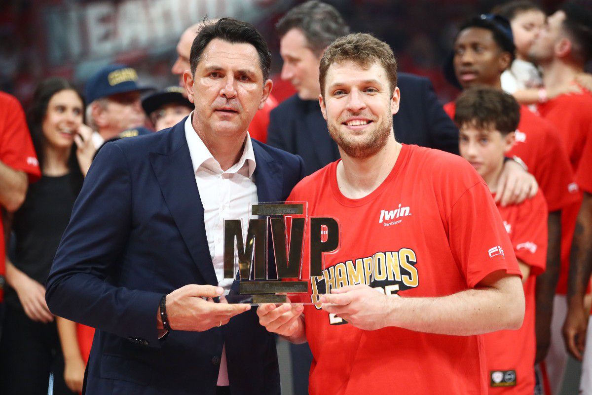 Ροντινέι για Βεζένκοφ: «Το άξιζες φίλε μου» (photo)