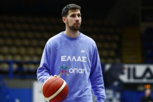 Ο Μιχάλης Λούντζης στην προπόνηση της Εθνικής
