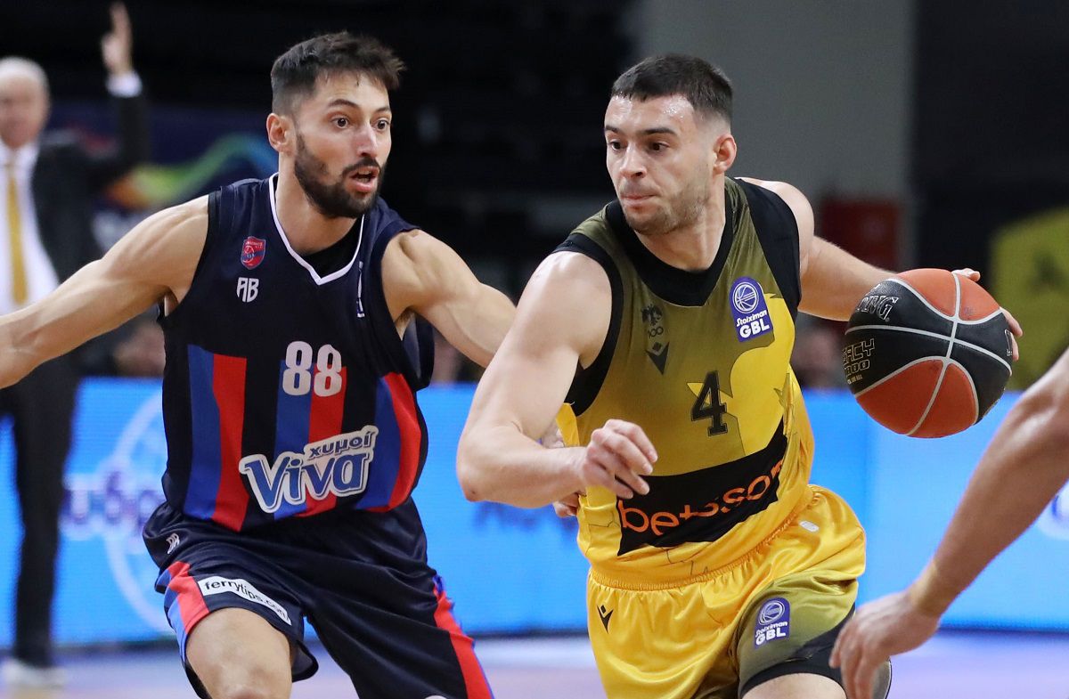 Ο ΠΑΟΚ συζητάει με τον Καράμπελα